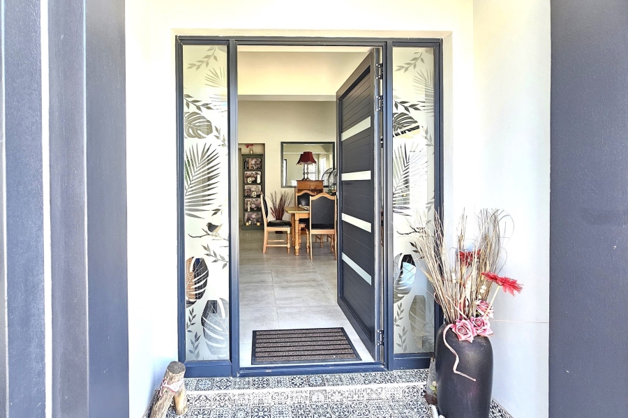 3 Bedroom Property for Sale in Wavecrest Eastern Cape